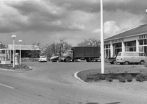 841068 Gezicht op Garage Kruijssen (Provincialeweg 14) te Schalkwijk (gemeente Houten).